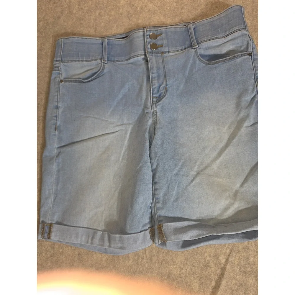 A.N.A Womens Light Wash Bermuda Denim Shorts Size 16P High Rise Cuffed Stretch